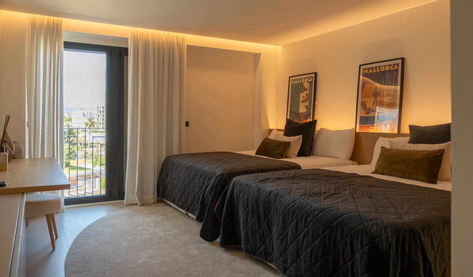 Luxurious apartment with stunning sea and mountain views in Portixol