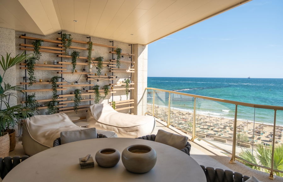 Luxurious apartment with stunning sea and mountain views in Portixol