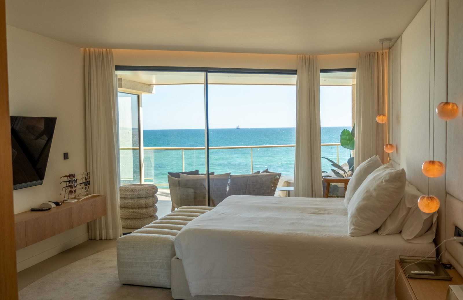 Luxurious apartment with stunning sea and mountain views in Portixol