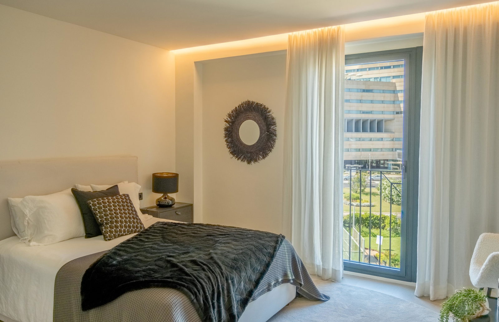 Luxurious apartment with stunning sea and mountain views in Portixol