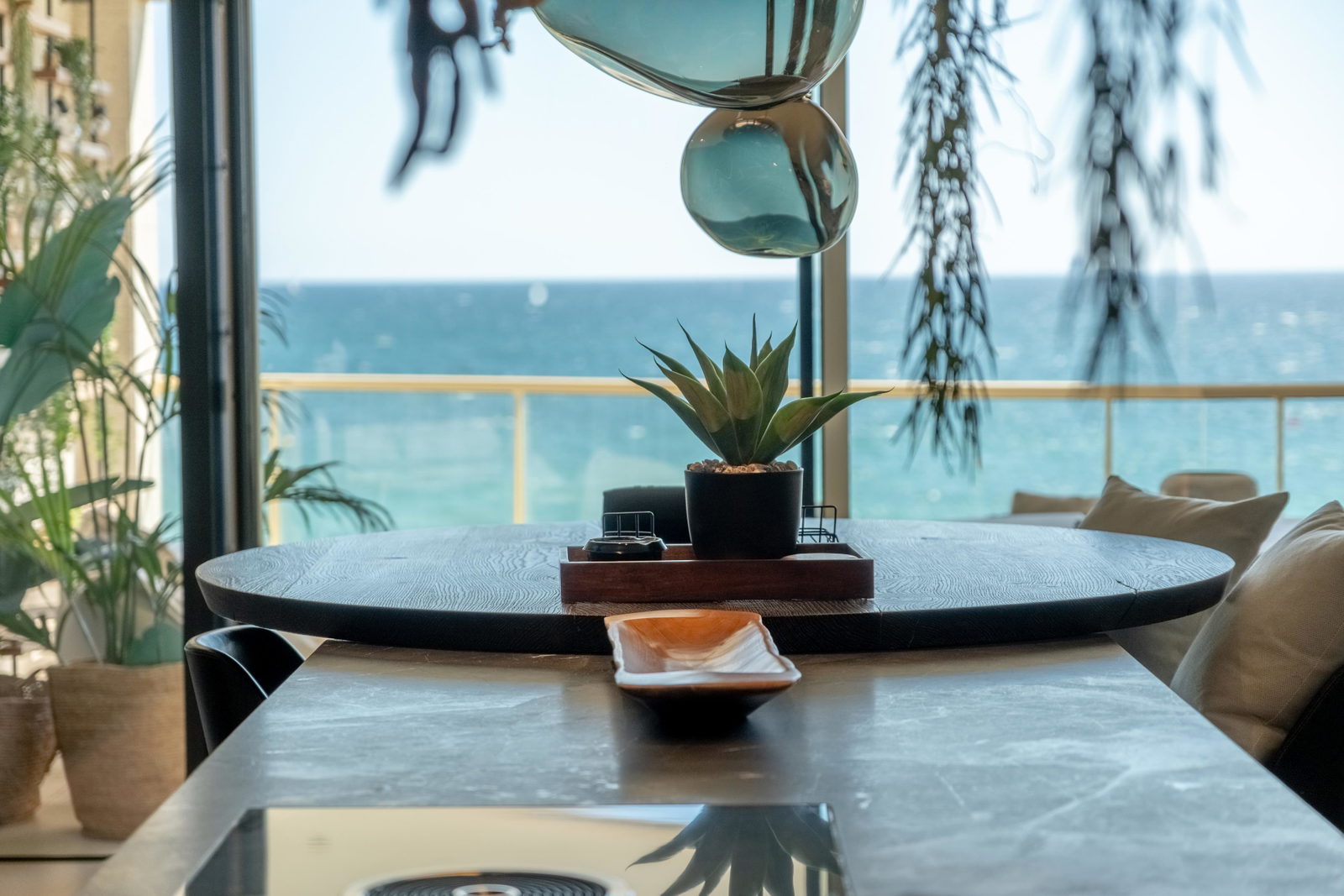 Luxurious apartment with stunning sea and mountain views in Portixol