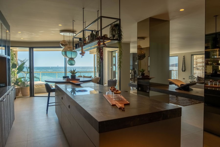Luxurious apartment with stunning sea and mountain views in Portixol
