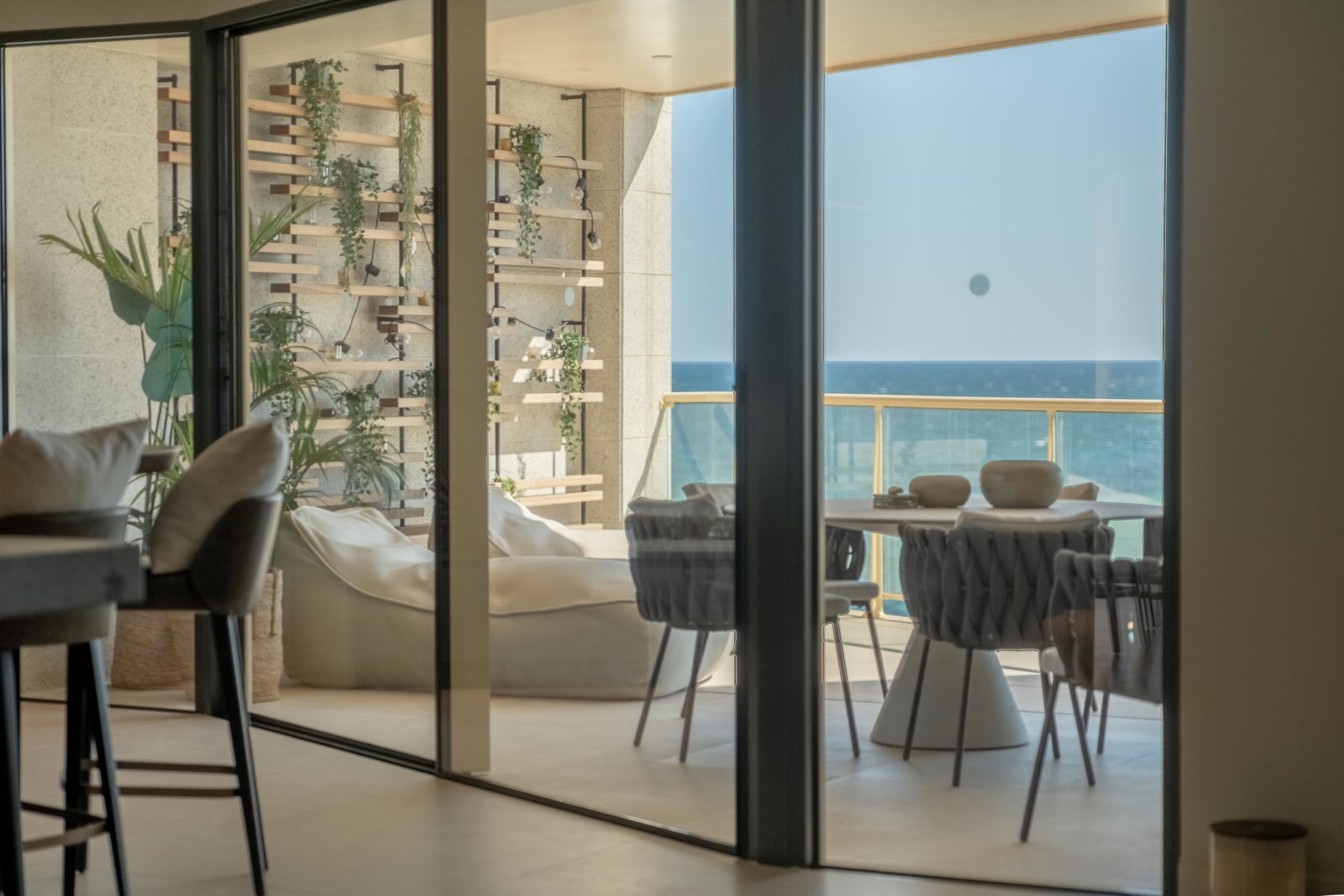 Luxurious apartment with stunning sea and mountain views in Portixol