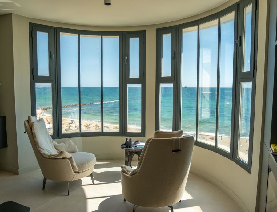 Luxurious apartment with stunning sea and mountain views in Portixol