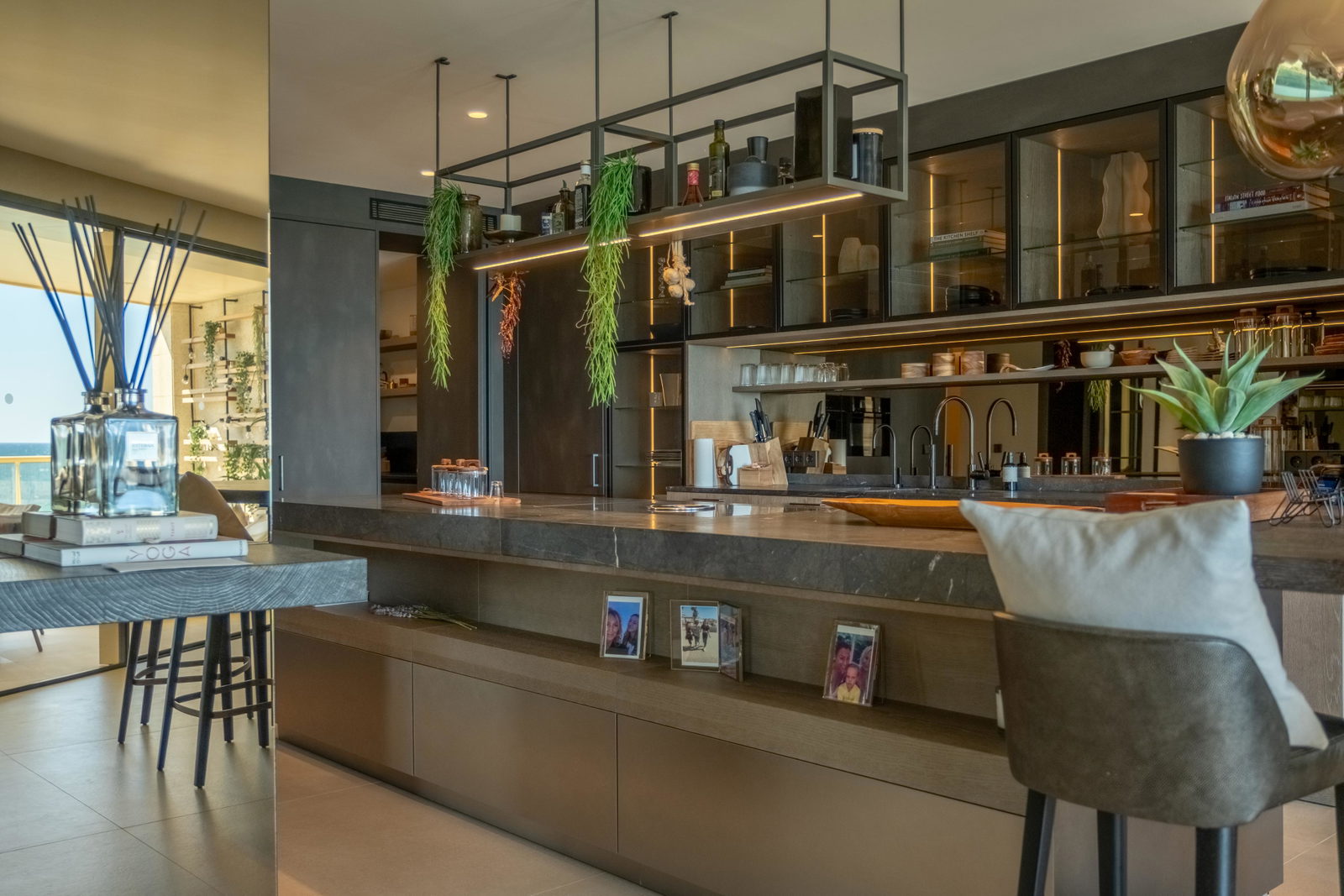 Luxurious apartment with stunning sea and mountain views in Portixol