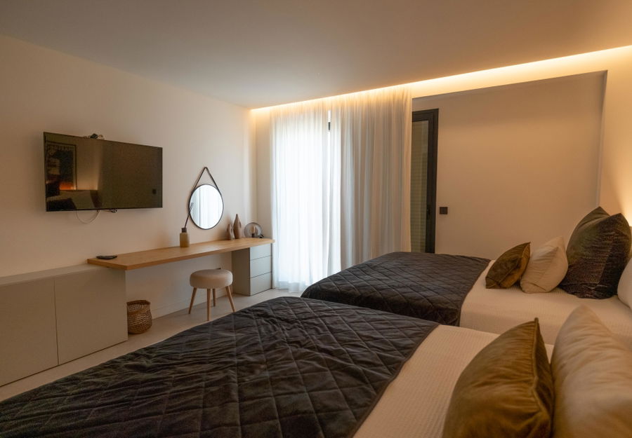 Luxurious apartment with stunning sea and mountain views in Portixol