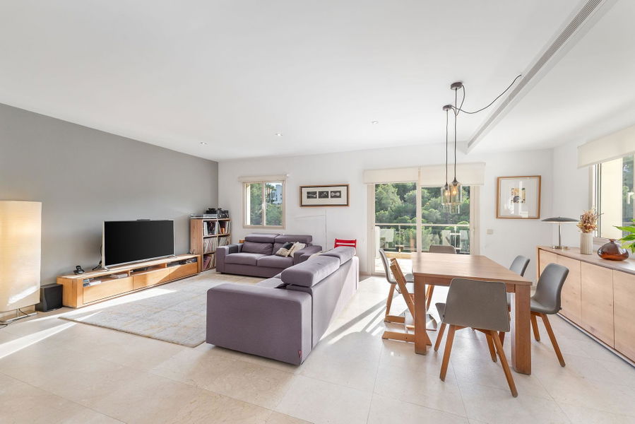 Moderne und geräumige Wohnung mit Gemeinschaftspool in Cas Catala