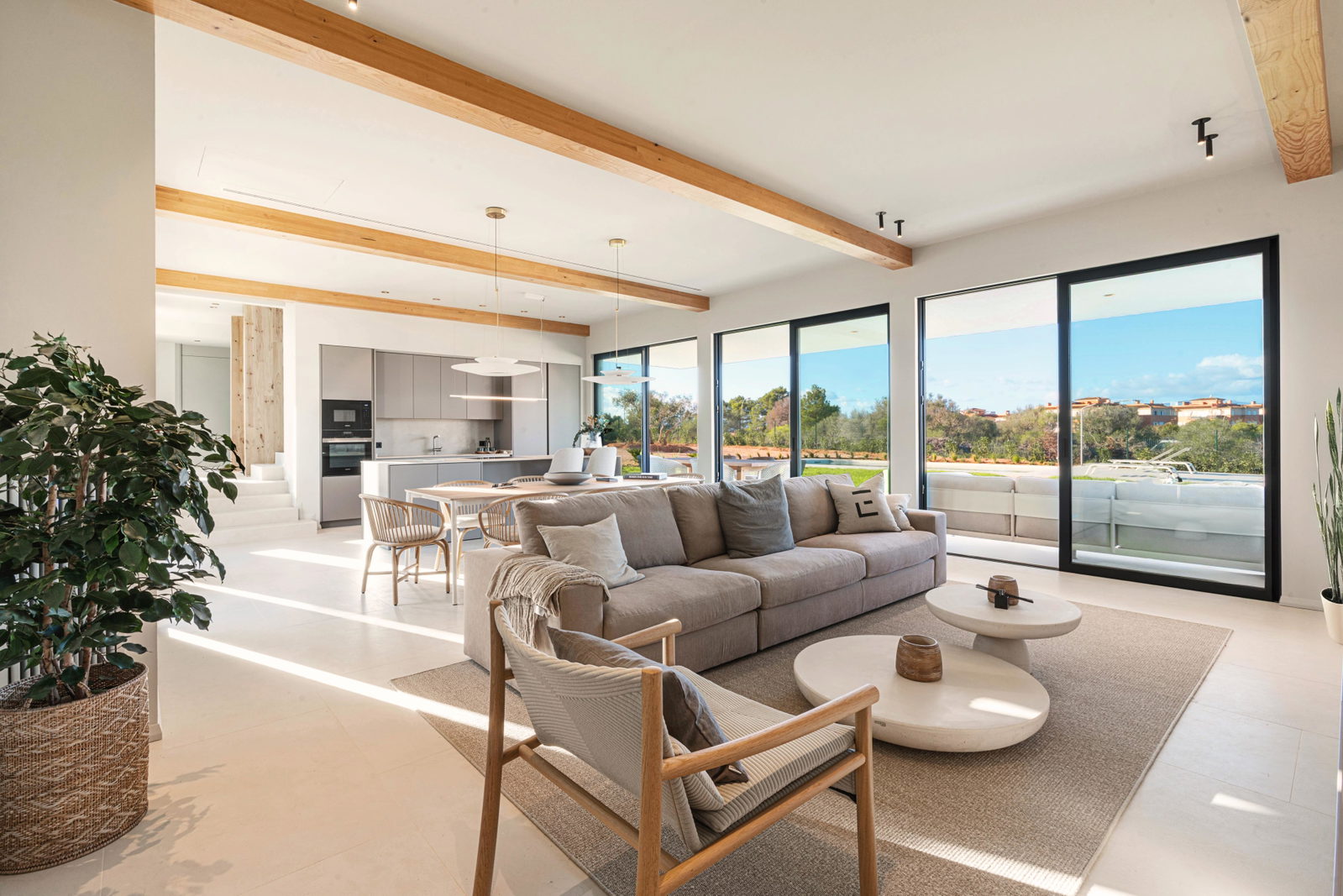 Elegante villa de nueva construcción con vistas panorámicas y una gran piscina en Son Gual