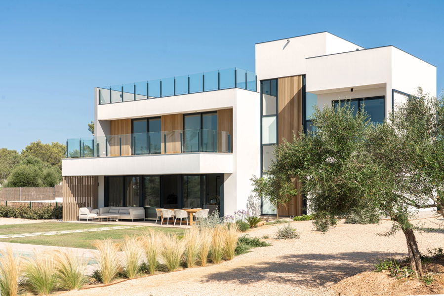 Elegante villa de nueva construcción con vistas panorámicas y una gran piscina en Son Gual