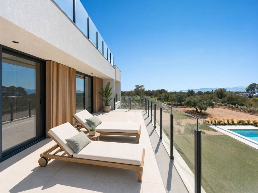 Elegante villa de nueva construcción con vistas panorámicas y una gran piscina en Son Gual