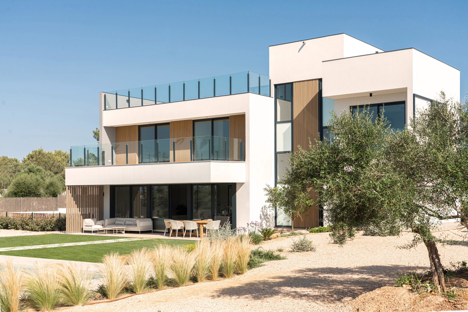Elegante villa de nueva construcción con vistas panorámicas y una gran piscina en Son Gual