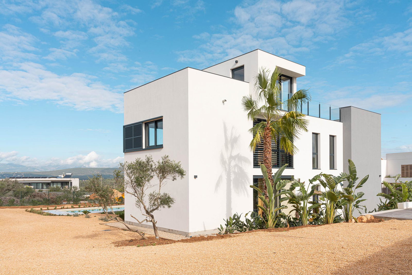 Elegante Neubauvilla mit Panoramablick und großem Pool in Son Gual