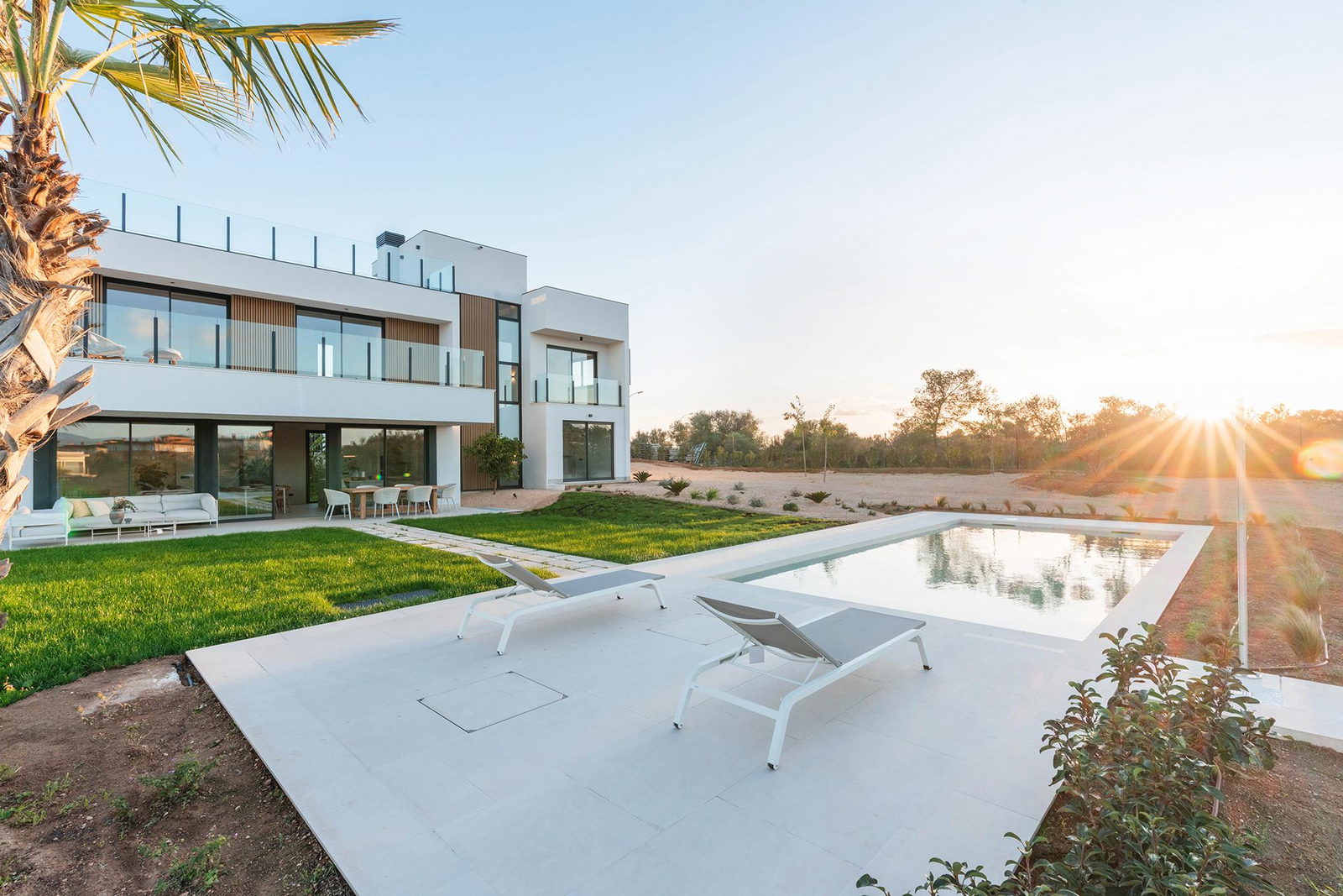 Elegante Neubauvilla mit Panoramablick und großem Pool in Son Gual