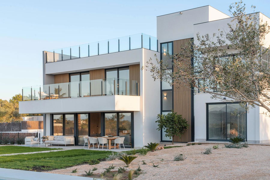 Elegante Neubauvilla mit Panoramablick und großem Pool in Son Gual