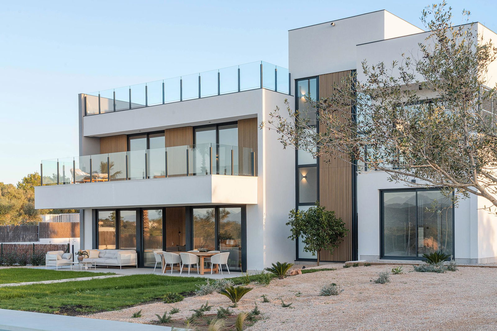Elegante Neubauvilla mit Panoramablick und großem Pool in Son Gual