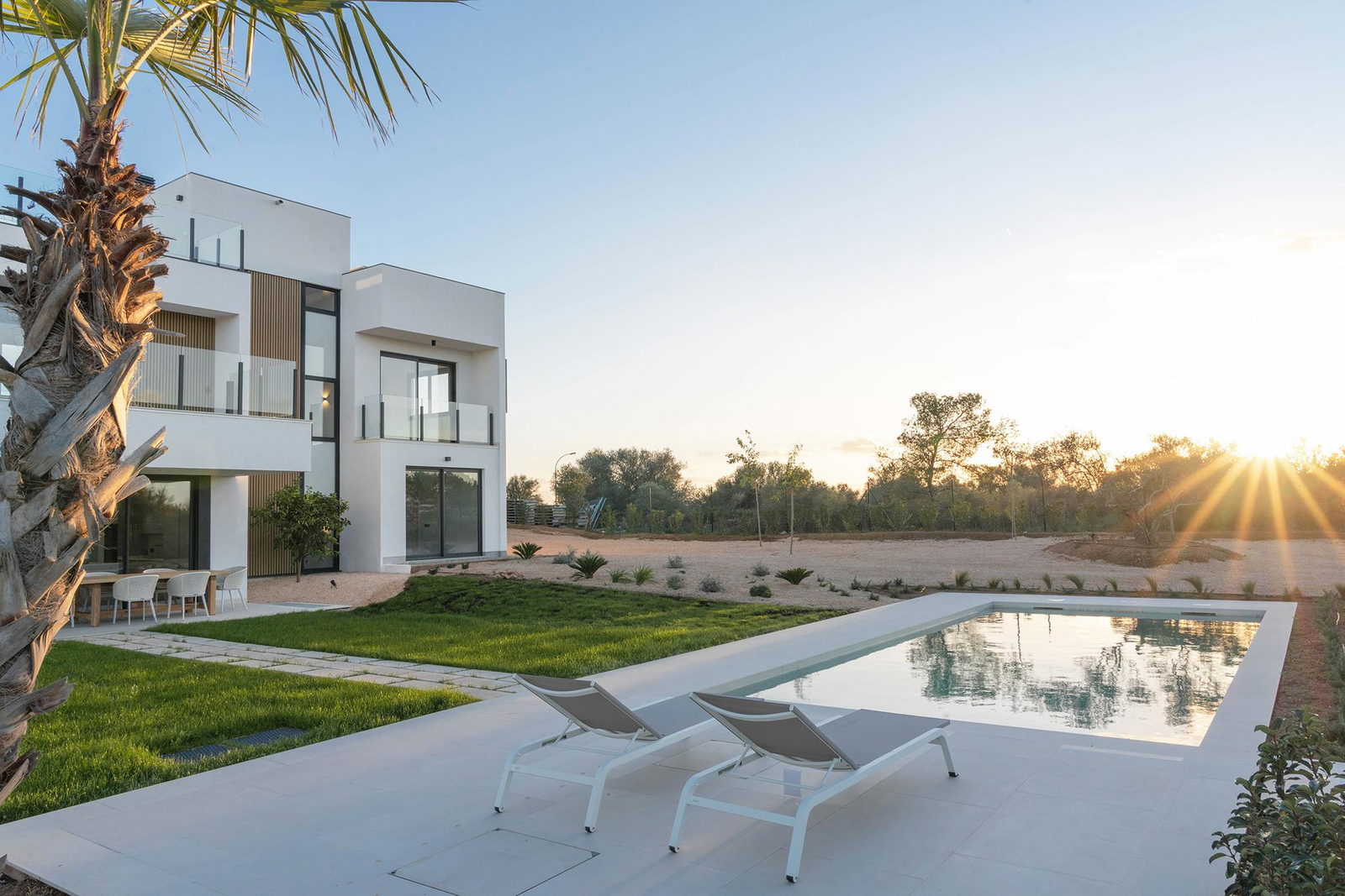 Elegante Neubauvilla mit Panoramablick und großem Pool in Son Gual
