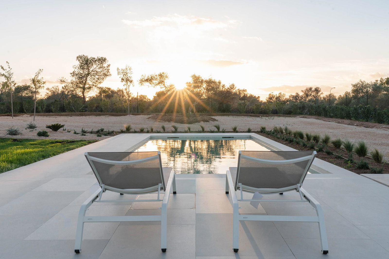 Elegante Neubauvilla mit Panoramablick und großem Pool in Son Gual