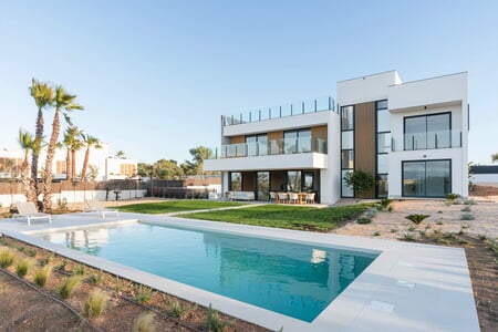 legant newly built villa with panoramic views and a large pool in Son Gual