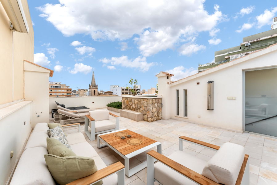 Modernes Penthouse zum Verkauf in Santa Catalina, Palma – Dachterrasse, Pool & Meerblick