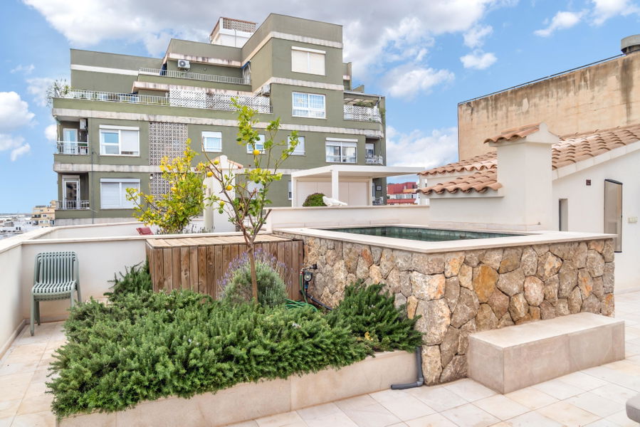 Modernes Penthouse zum Verkauf in Santa Catalina, Palma – Dachterrasse, Pool & Meerblick