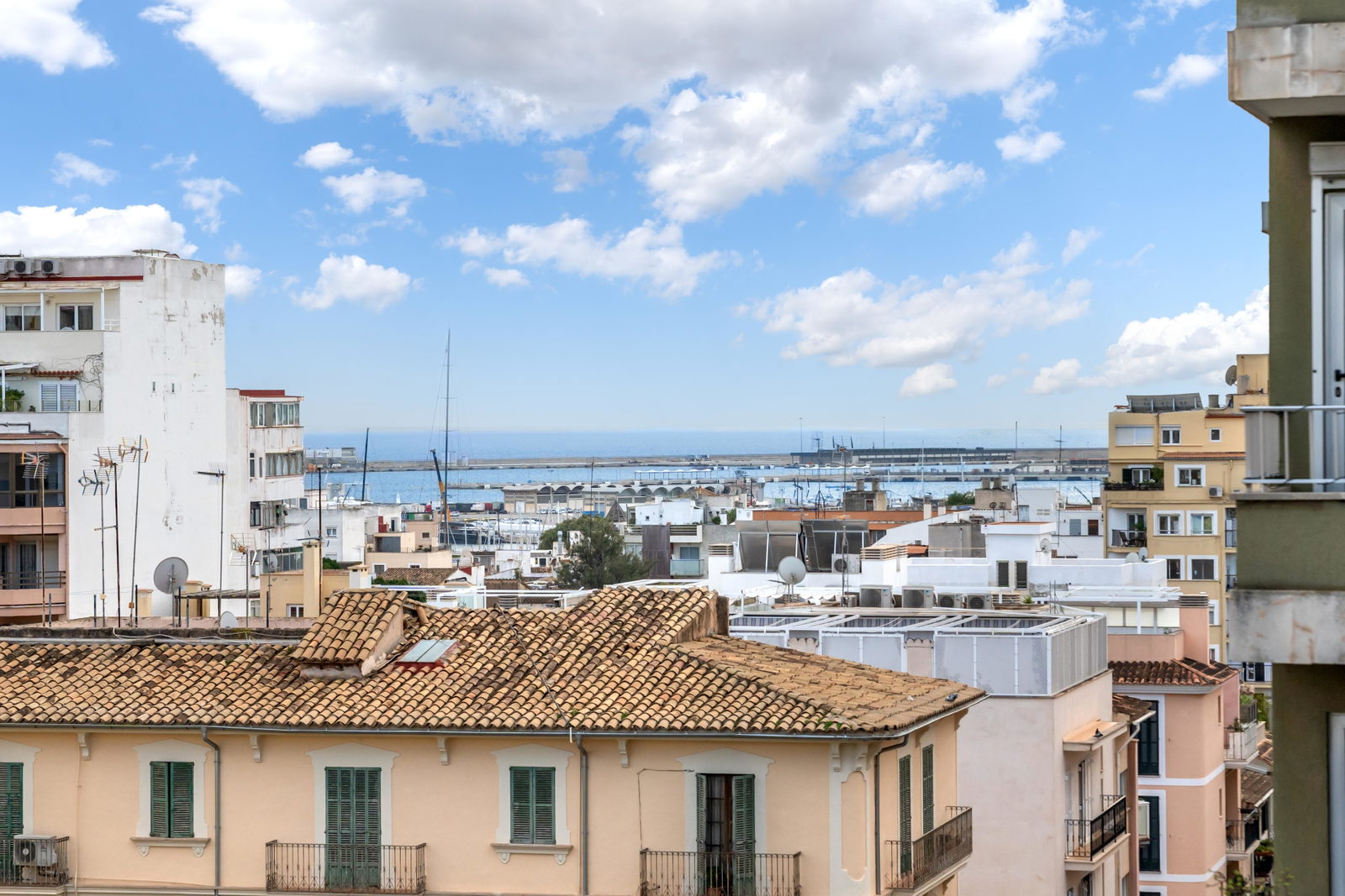 Modernes Penthouse zum Verkauf in Santa Catalina, Palma – Dachterrasse, Pool & Meerblick