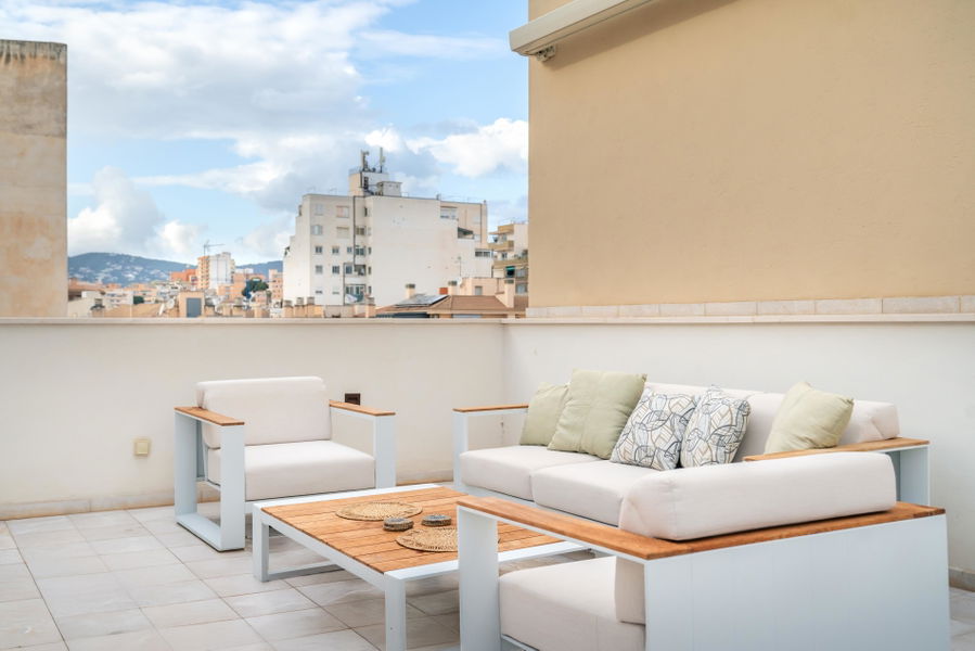Modernes Penthouse zum Verkauf in Santa Catalina, Palma – Dachterrasse, Pool & Meerblick