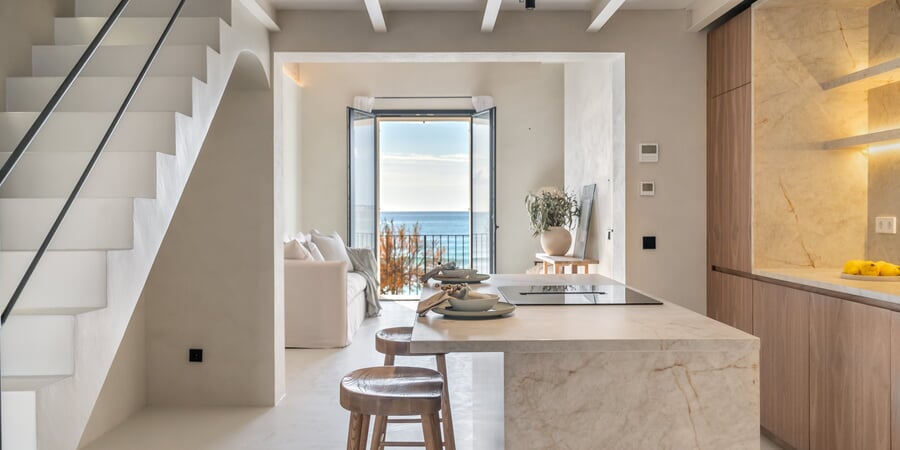 Luxurious gem with terrace in a beautiful historical building frontline Molinar