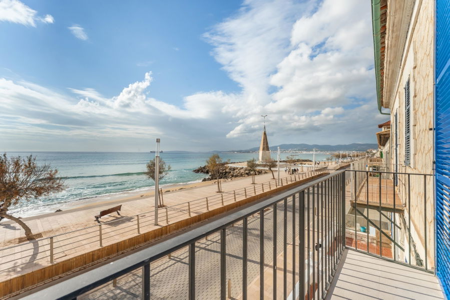 Luxuriöses Juwel mit Terrasse in historischem Gebäude direkt am Meer in Molinar