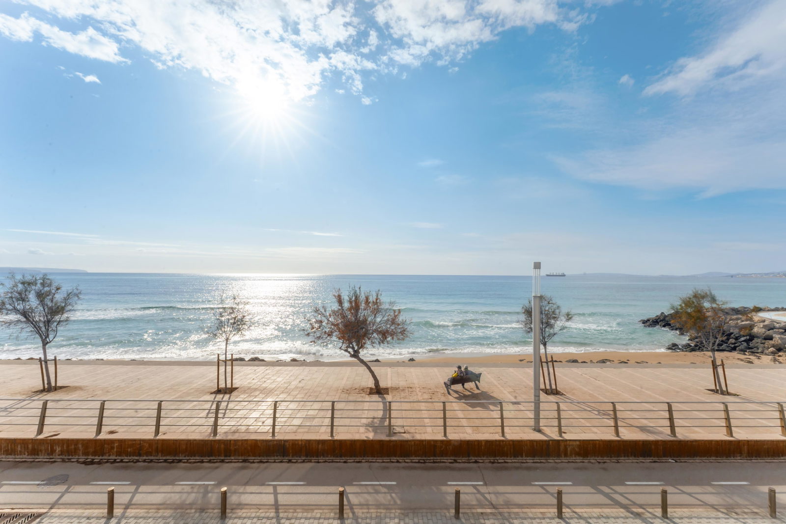 Luxuriöses Juwel mit Terrasse in historischem Gebäude direkt am Meer in Molinar