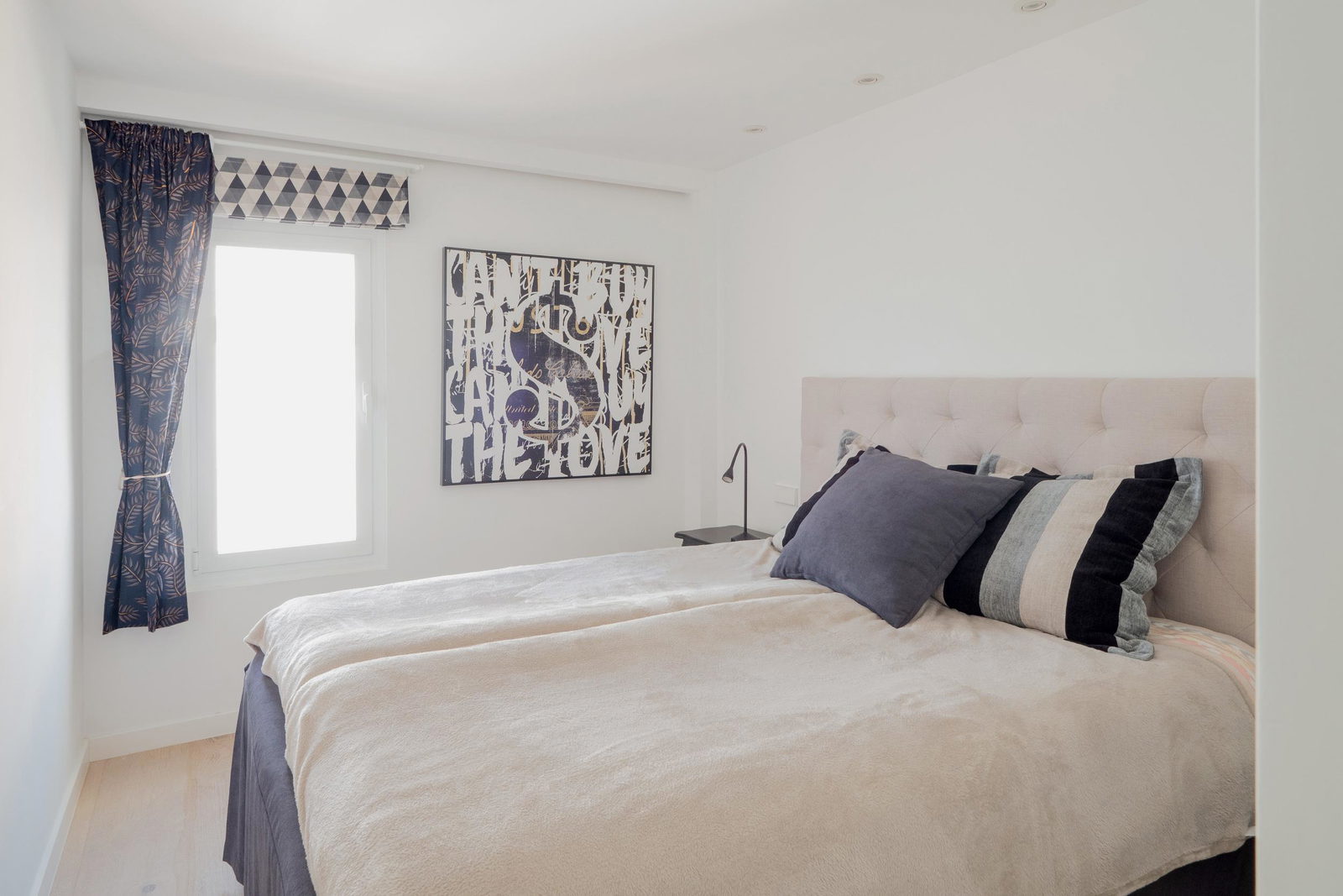 Toppmodern lägenhet högst upp i första linjen med fantastisk havsutsikt och terrass i Molinar