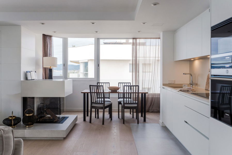 Toppmodern lägenhet högst upp i första linjen med fantastisk havsutsikt och terrass i Molinar