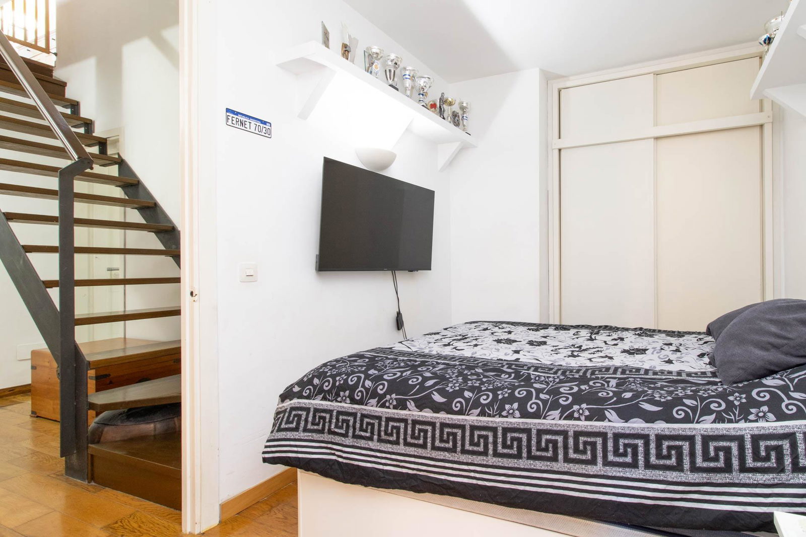 Spacious duplex apartment with communal pool in La Bonanova
