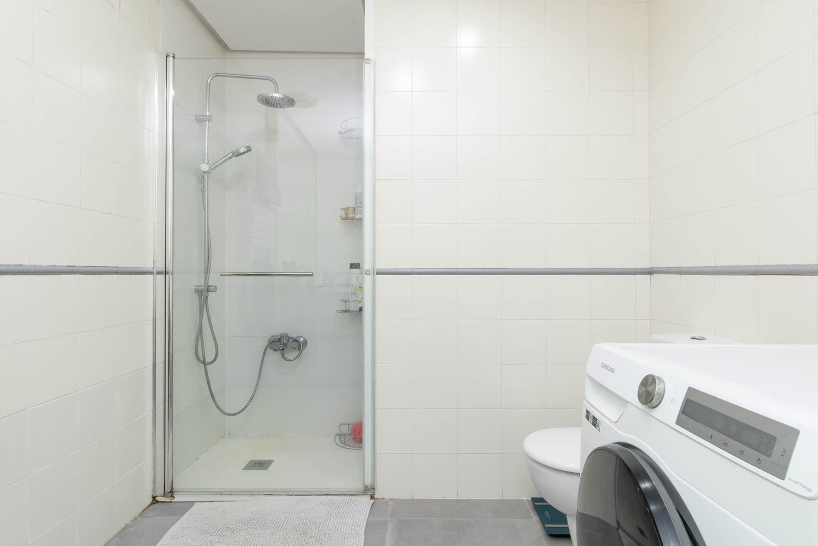 Spacious duplex apartment with communal pool in La Bonanova