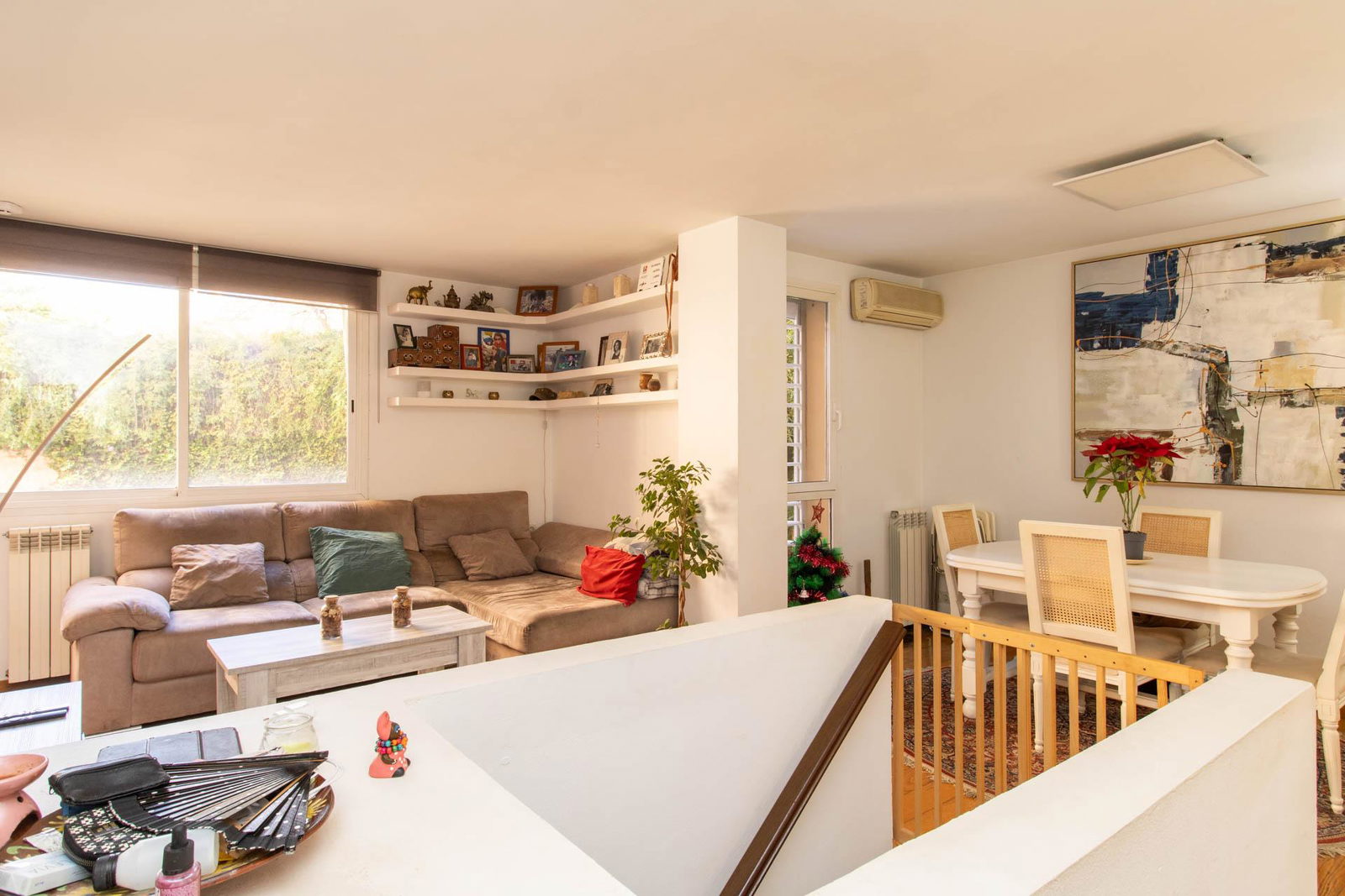 Spacious duplex apartment with communal pool in La Bonanova
