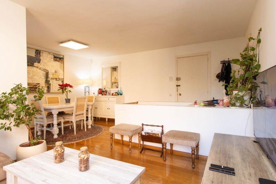 Spacious duplex apartment with communal pool in La Bonanova