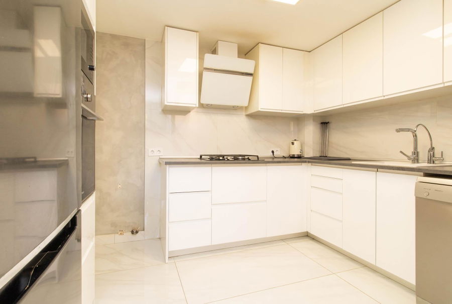 Spacious duplex apartment with communal pool in La Bonanova