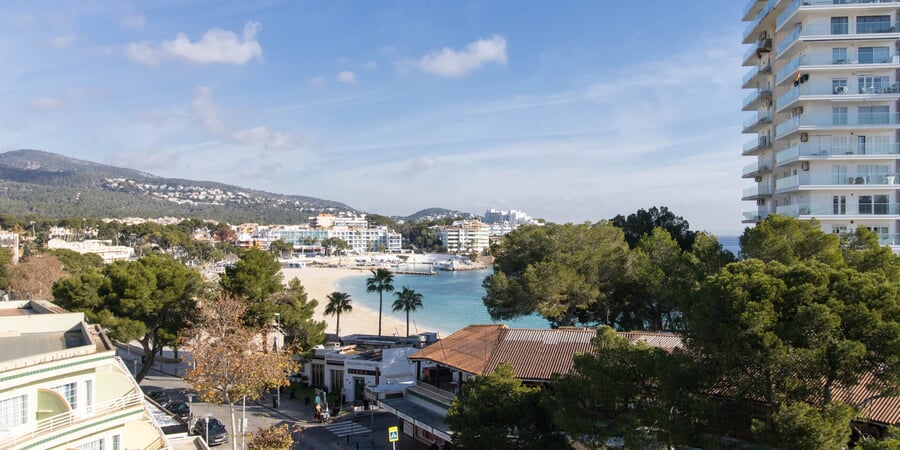 Perfect holiday apartment just steps from the beach in Palma Nova