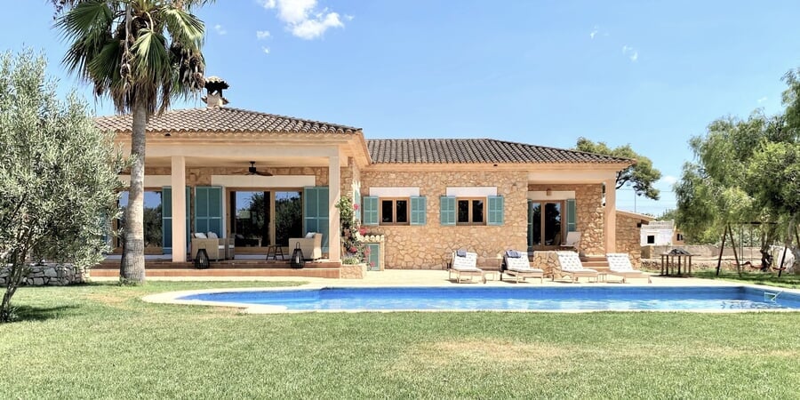 Magnificent house with garden, terraces and pool in Marratxi