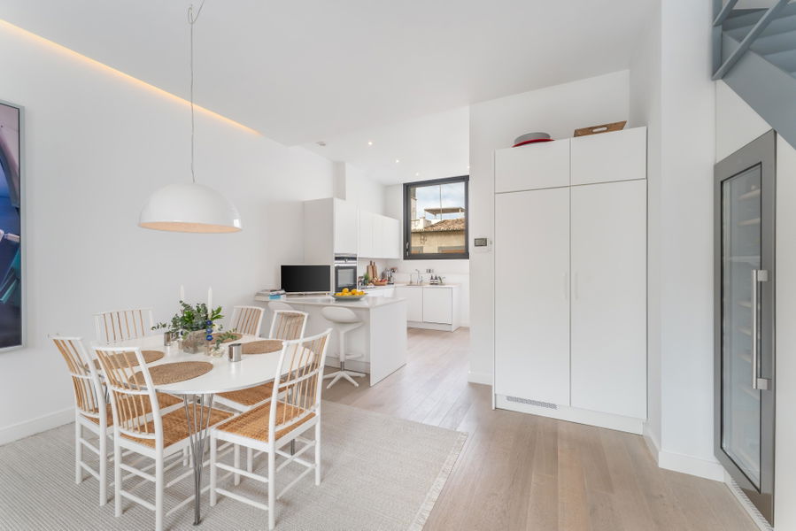 Eleganter Stadthaus mit privater Dachterrasse, Aufzug und Meerblick in Molinar