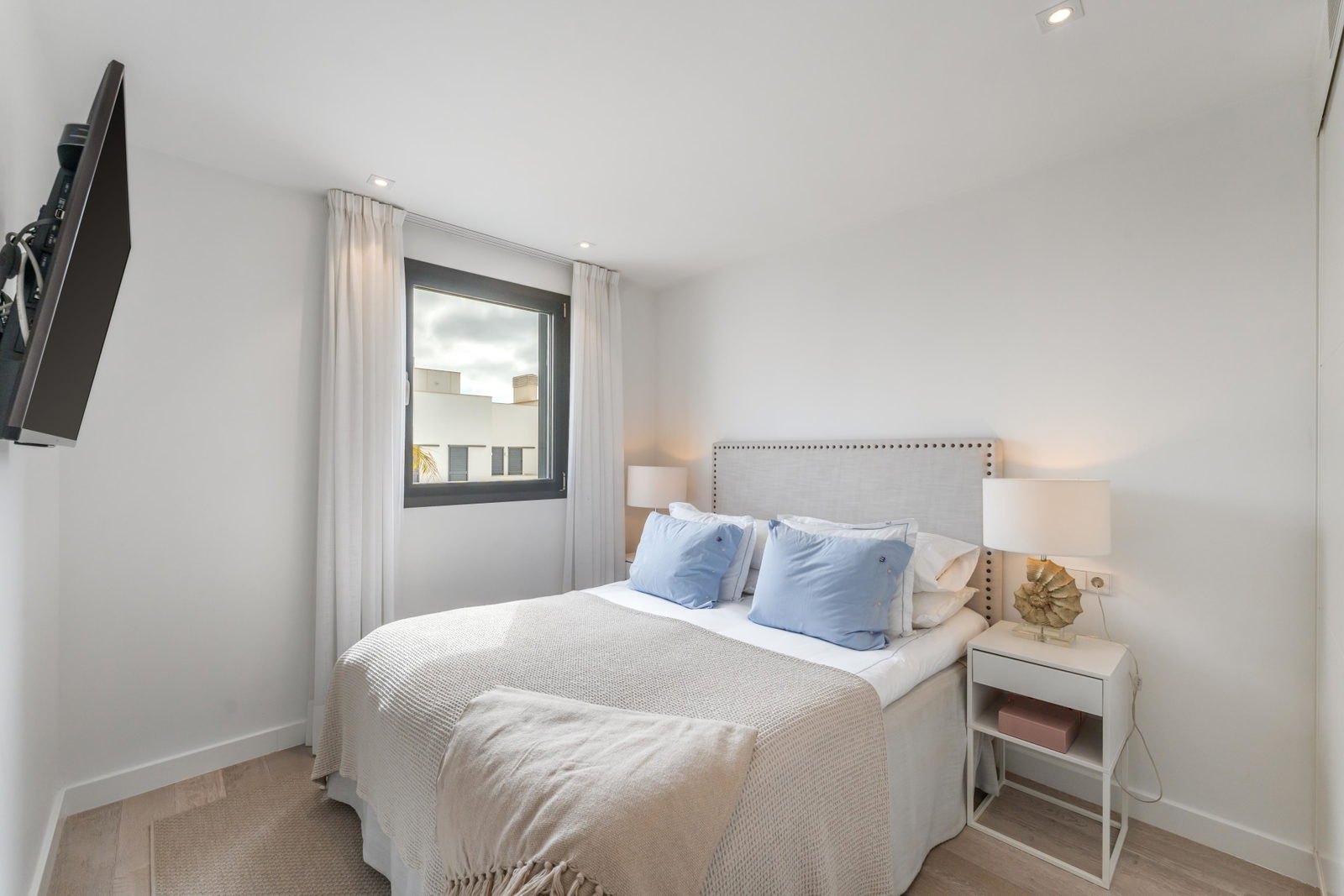 Eleganter Stadthaus mit privater Dachterrasse, Aufzug und Meerblick in Molinar