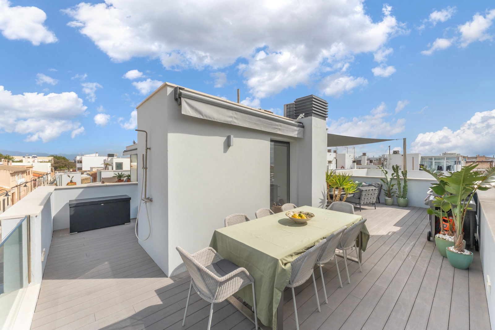 Eleganter Stadthaus mit privater Dachterrasse, Aufzug und Meerblick in Molinar