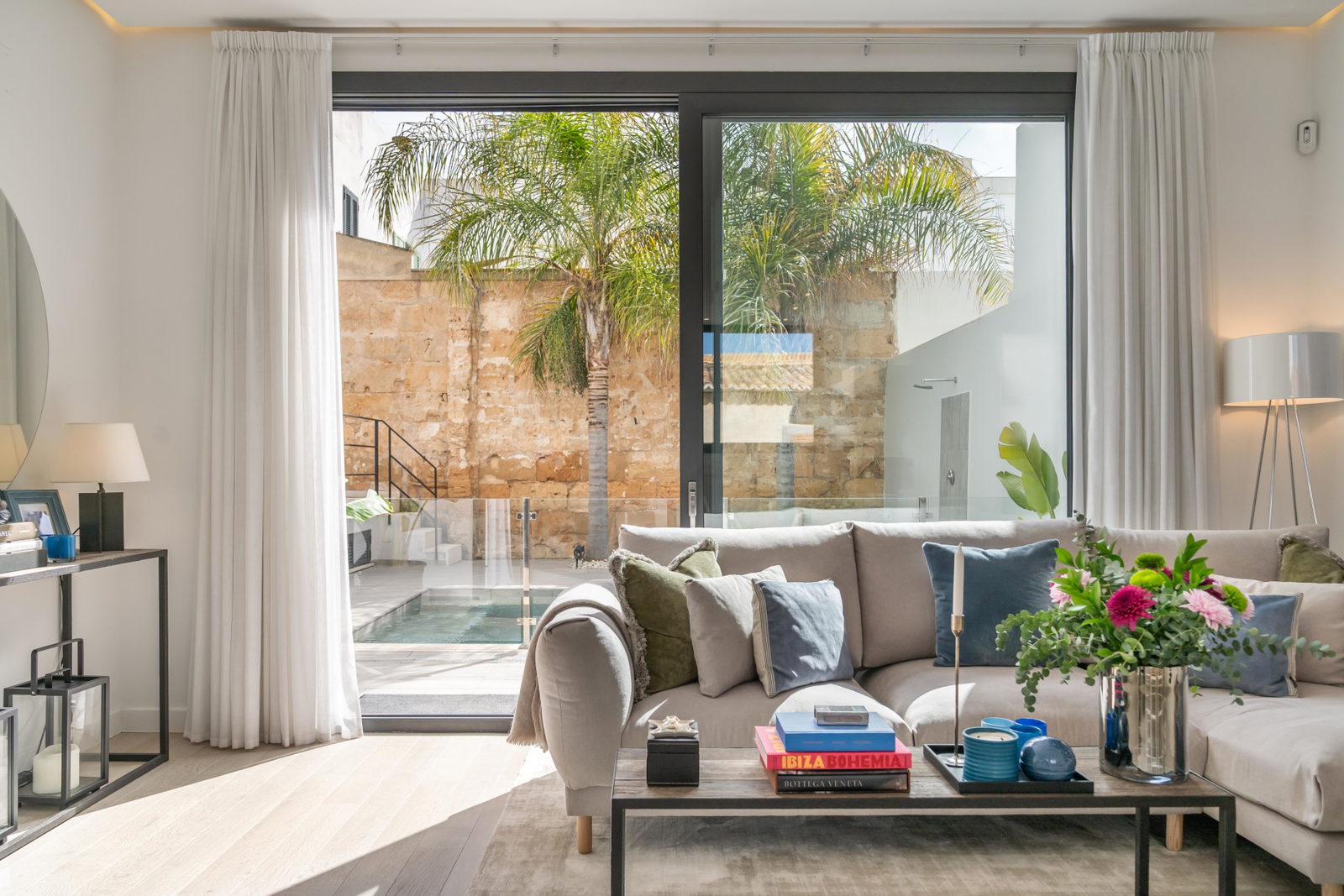 Eleganter Stadthaus mit privater Dachterrasse, Aufzug und Meerblick in Molinar