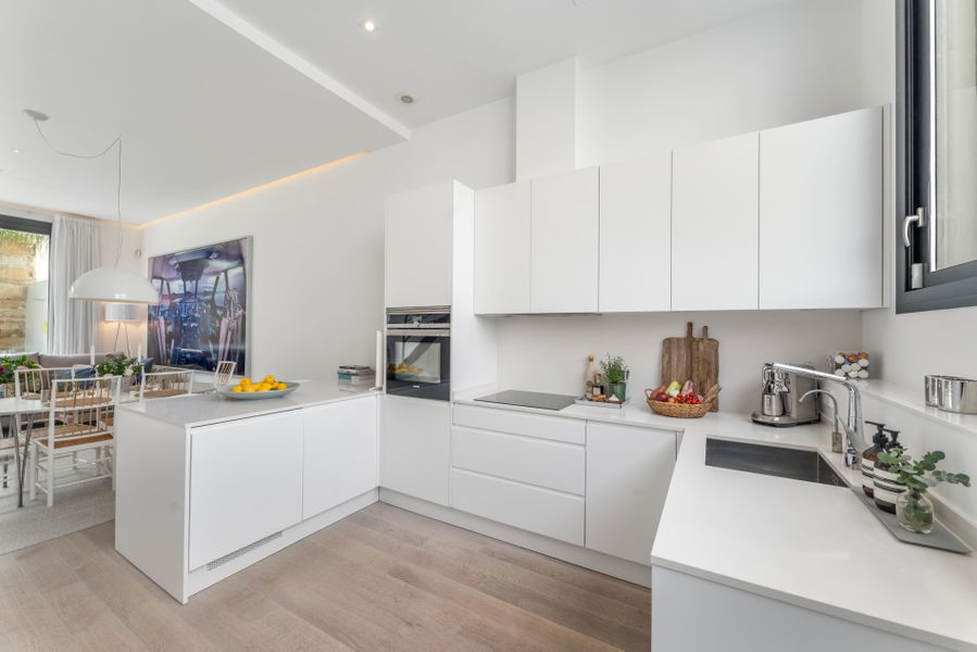 Eleganter Stadthaus mit privater Dachterrasse, Aufzug und Meerblick in Molinar