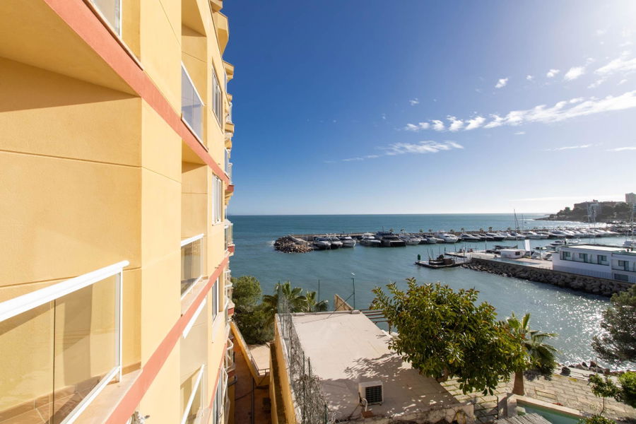 Piso en primera línea con vistas al mar y ubicación privilegiada en San Agustín