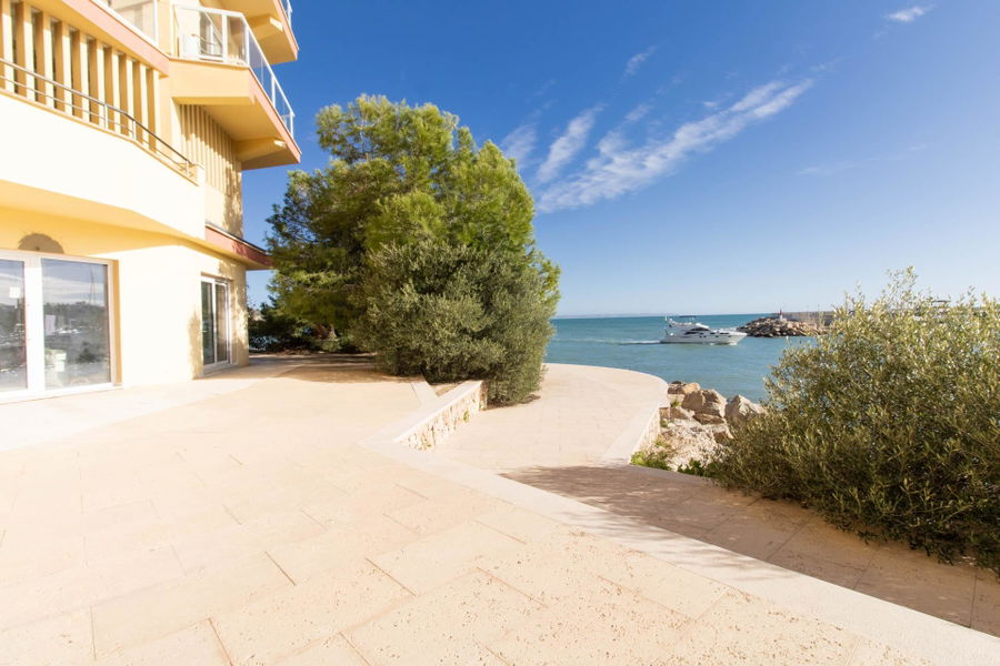 Piso en primera línea con vistas al mar y ubicación privilegiada en San Agustín