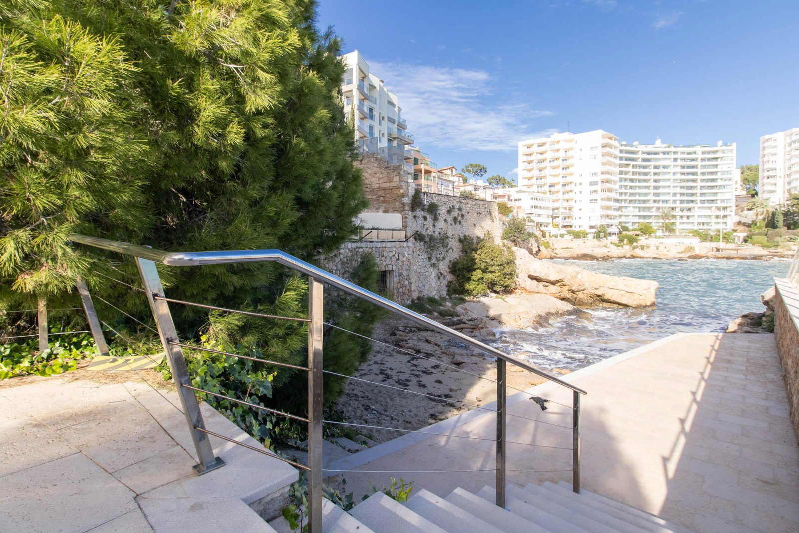 Piso en primera línea con vistas al mar y ubicación privilegiada en San Agustín
