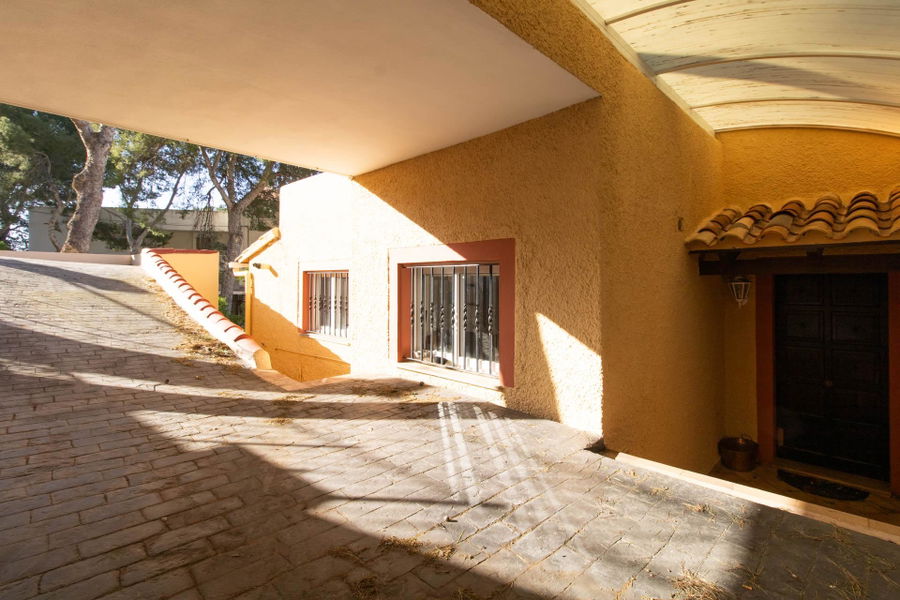 Renovierungsbedürftiges Anwesen in Meeresnähe in Santa Ponsa