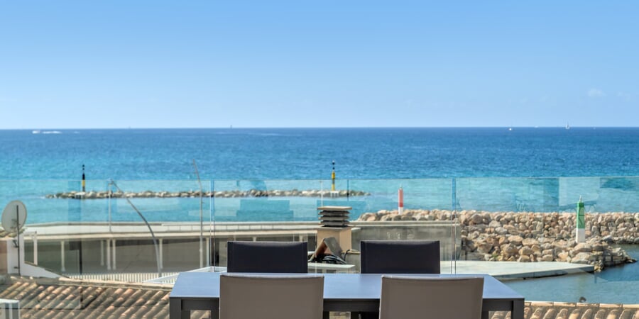 Estupendo ático dúplex con azotea y magnífica vista al mar en Molinar.