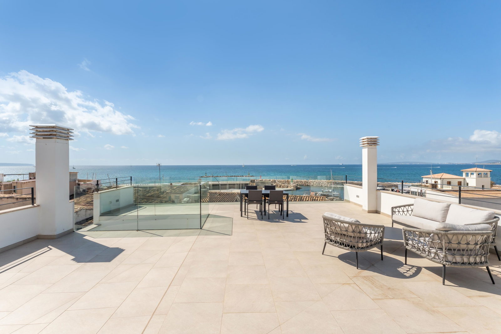 Wunderschönes Duplex-Penthouse mit Dachterrasse und atemberaubendem Meerblick in Molinar