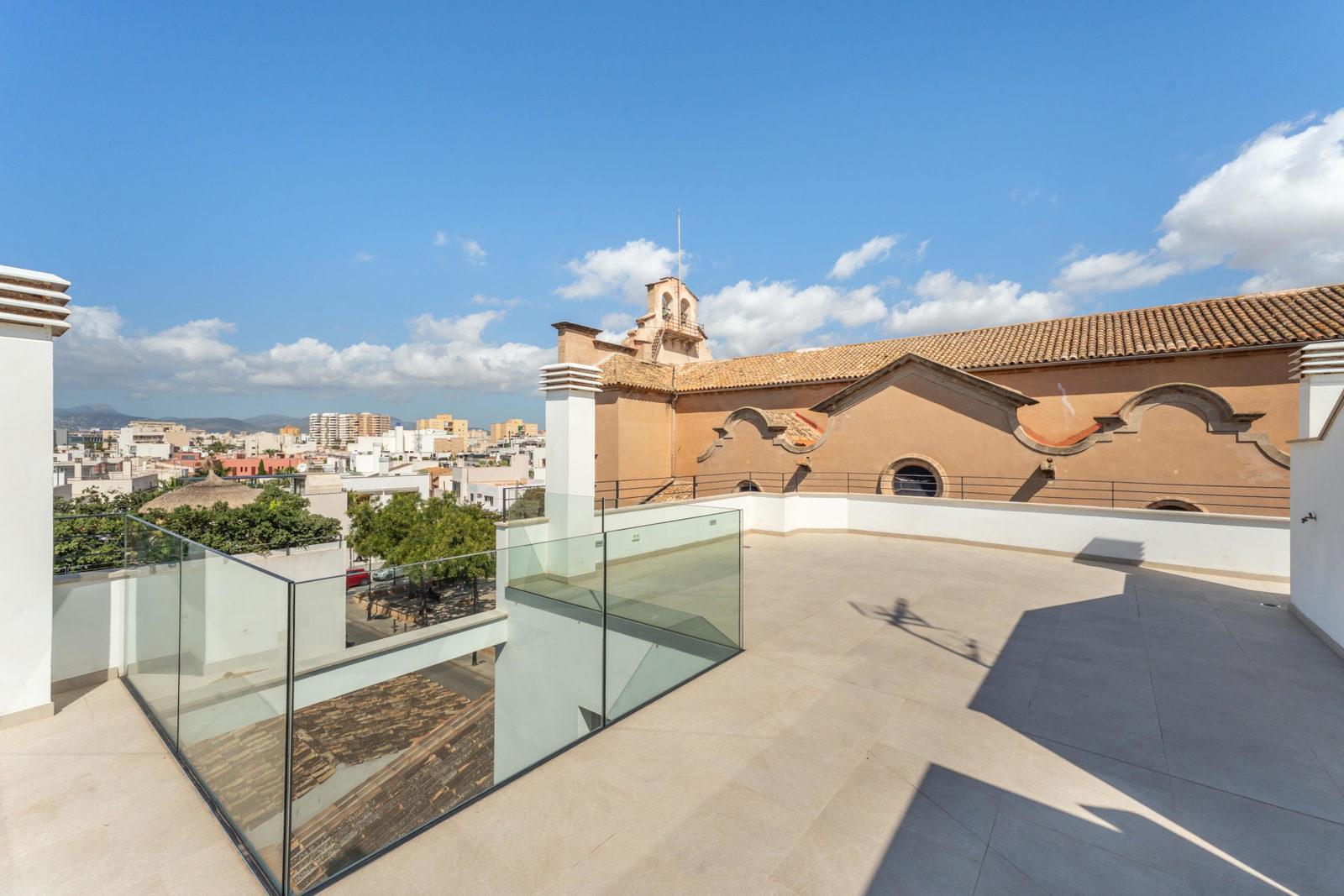 Wunderschönes Duplex-Penthouse mit Dachterrasse und atemberaubendem Meerblick in Molinar